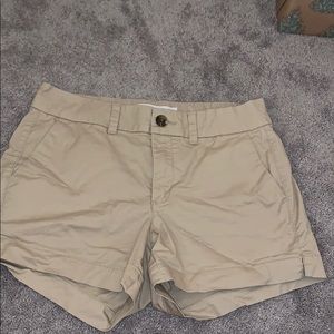 Old navy mid-rise everyday khaki short